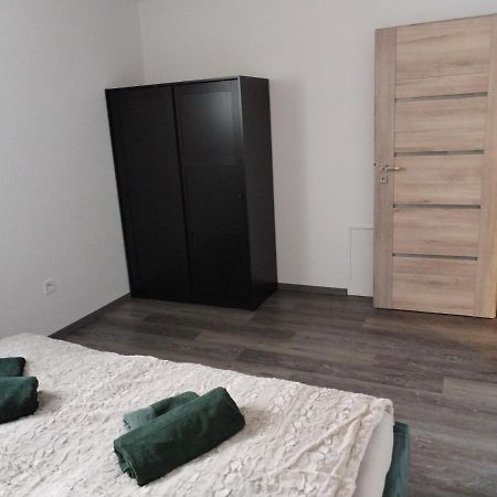 Apartman Pri Parku Solcany Bagian luar foto