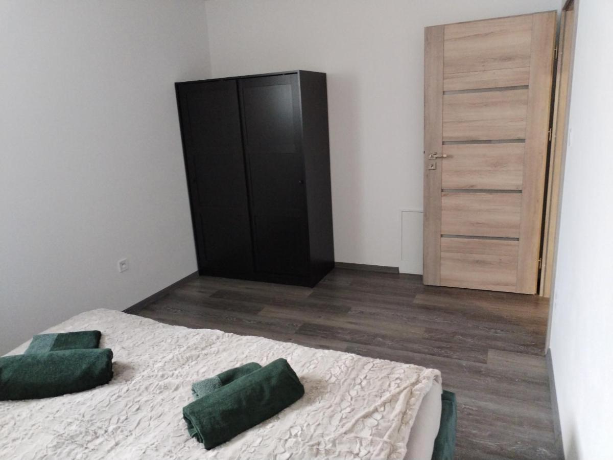 Apartman Pri Parku Solcany Bagian luar foto